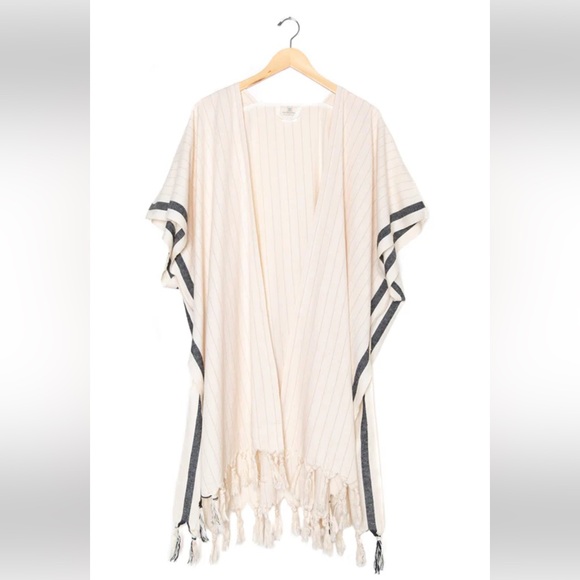 Tofino Towel Co. Cover up - Picture 3 of 3